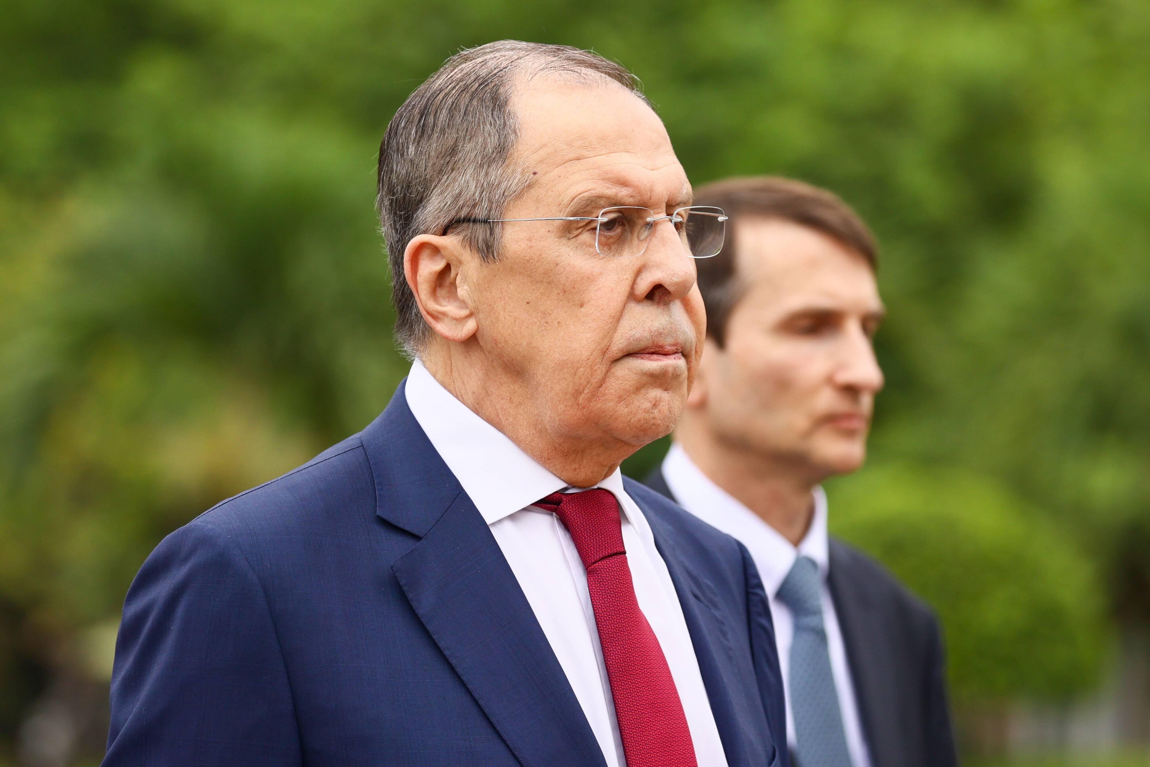 Video blamiert russischen Außenminister Lawrow - mit Iphone und Apple Watch wettert er gegen den Westen!