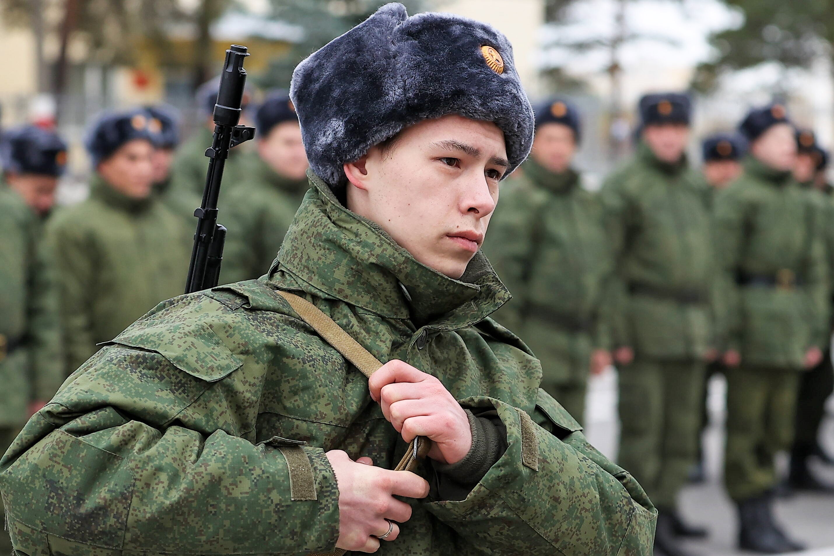 Menschliche Schutzschilde! Russland setzt "entbehrliche" Rekruten zum Schutz der Wagner-Truppen ein!