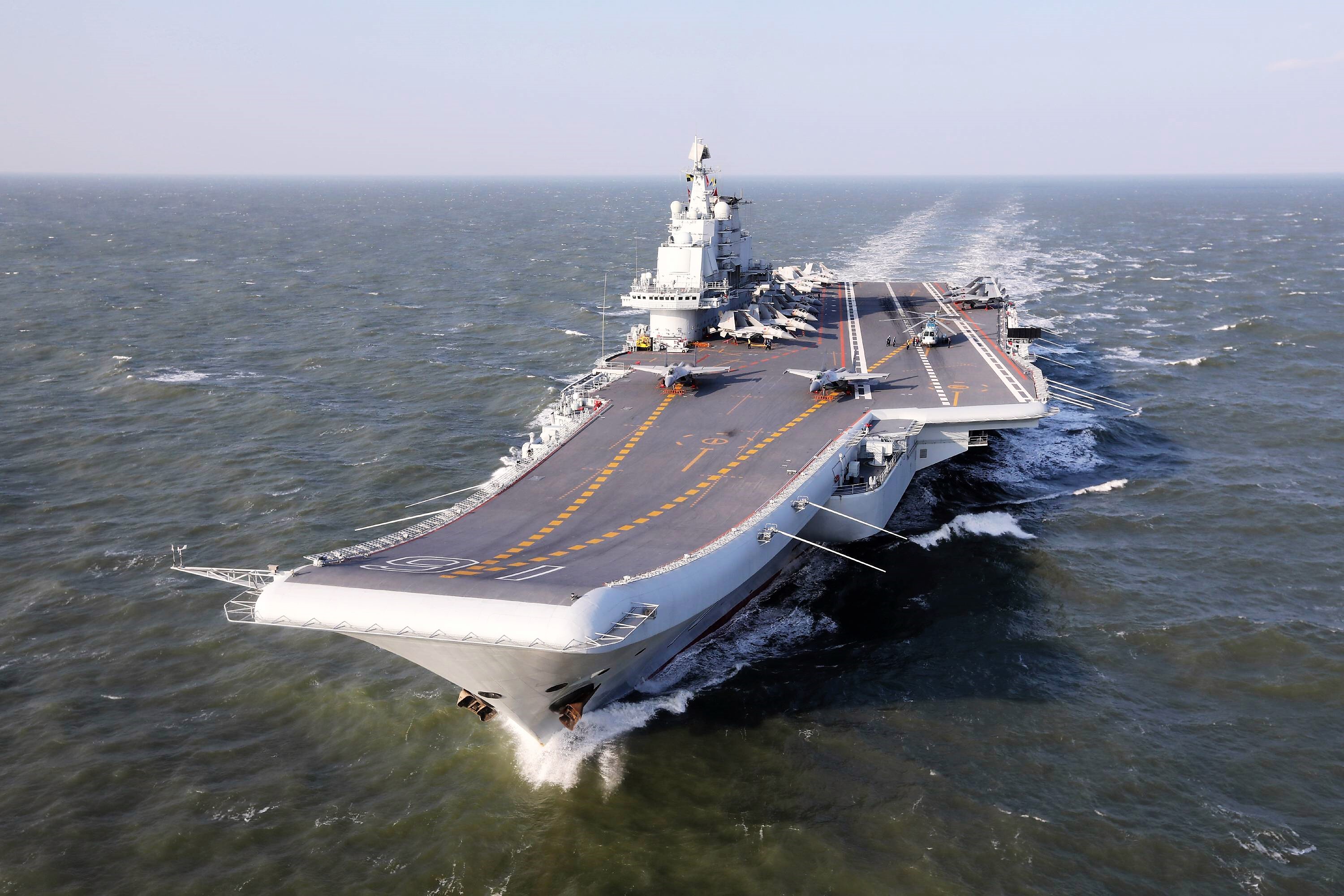 Peinlich für Putin! Russlands einziger Flugzeugträger zerfällt im Trockendock zu Schrott - Jetzt soll China helfen