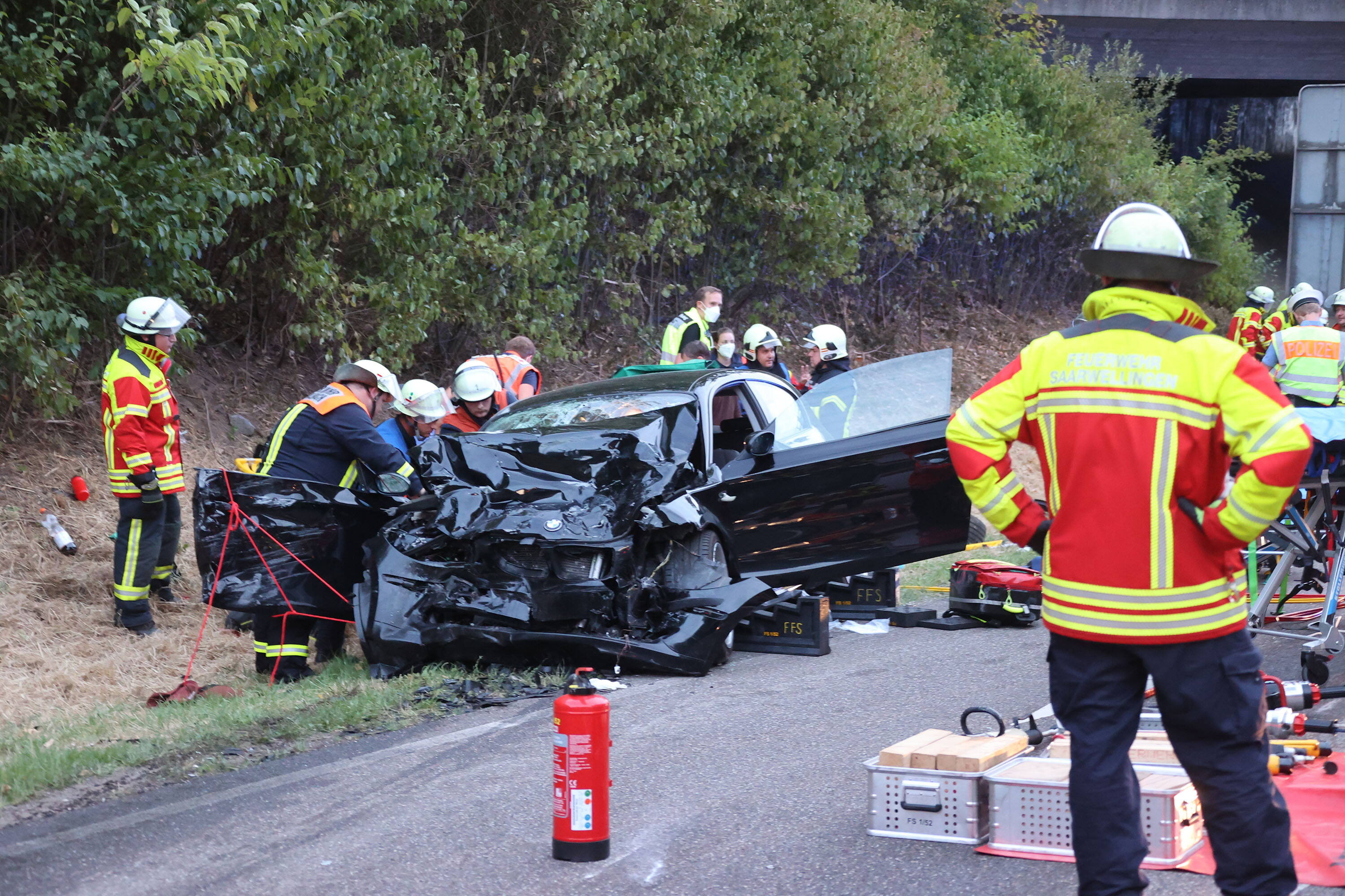 Schwerer Unfall – LKW kracht in PKW - 2 Menschen tot!