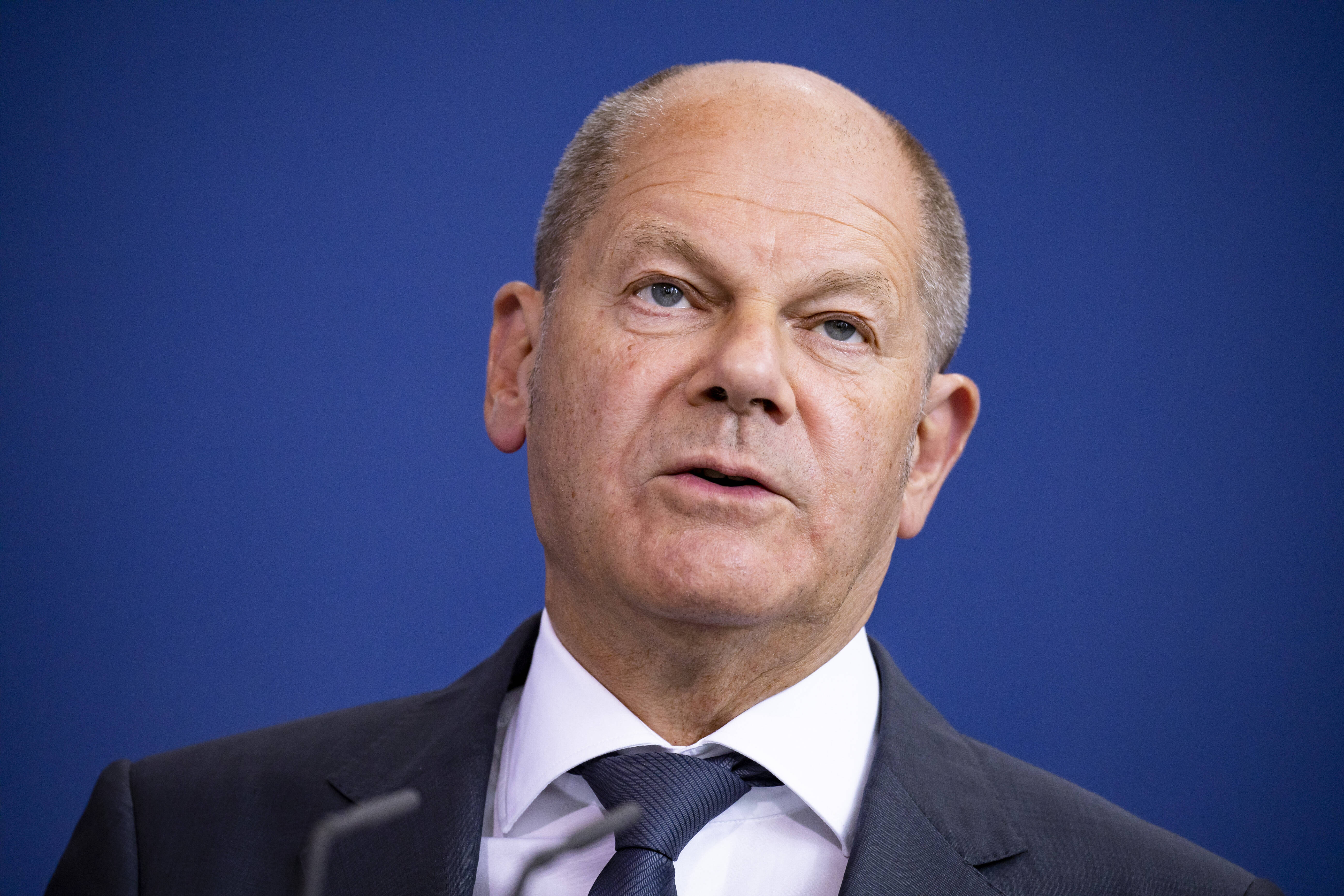 Olaf Scholz mit harten Worten an Putin: "Müssen NATO-Gebiet beschützen"! NATO segnet neue Pläne gegen Putin ab