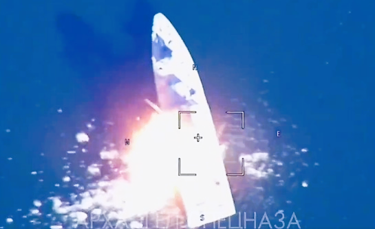 Putin verliert 15 Boote! Ukrainische Spezialeinheit mit massivem Schlag gegen Putins Marine!