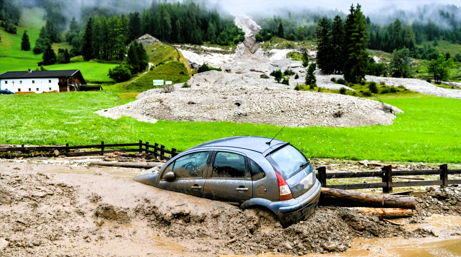 Erdrutsch! Schwere Unwetter in Tirol - Orte von der Außenwelt abgeschnitten, Touristen gefangen!