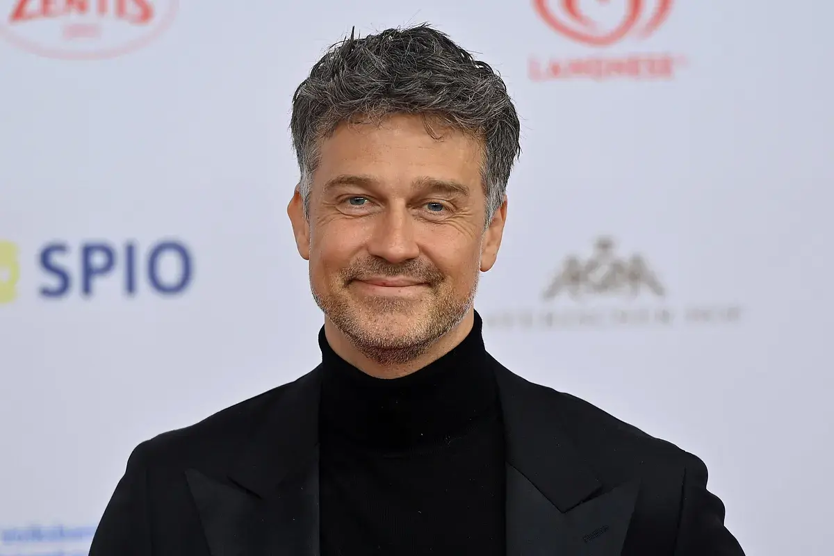 Wayne Carpendale stürzt in München: Fünfte Rippe gebrochen – so geht es dem TV-Star jetzt