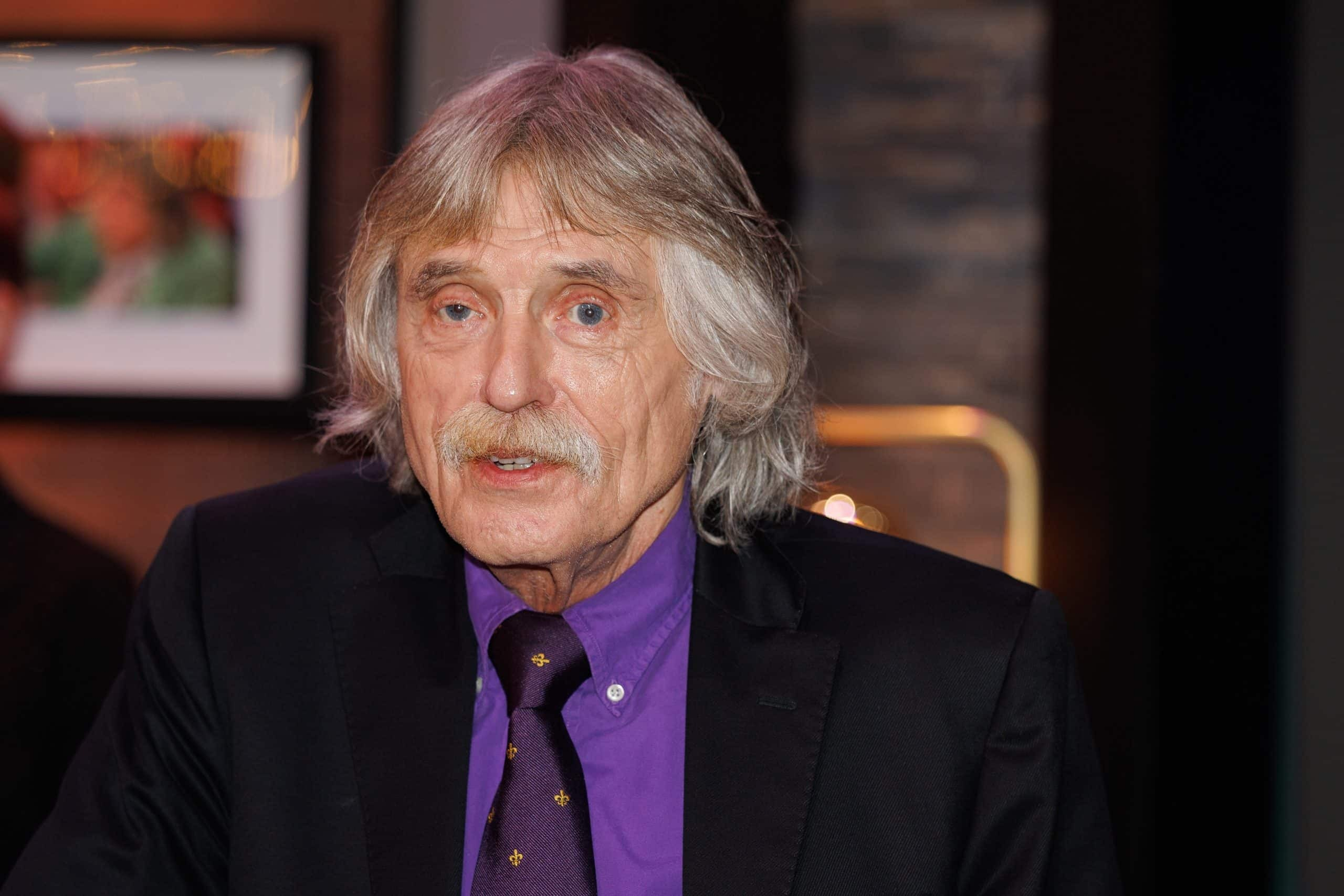 Johan Derksen slaat hard uit: waarom The Voice volgens hem te braaf is