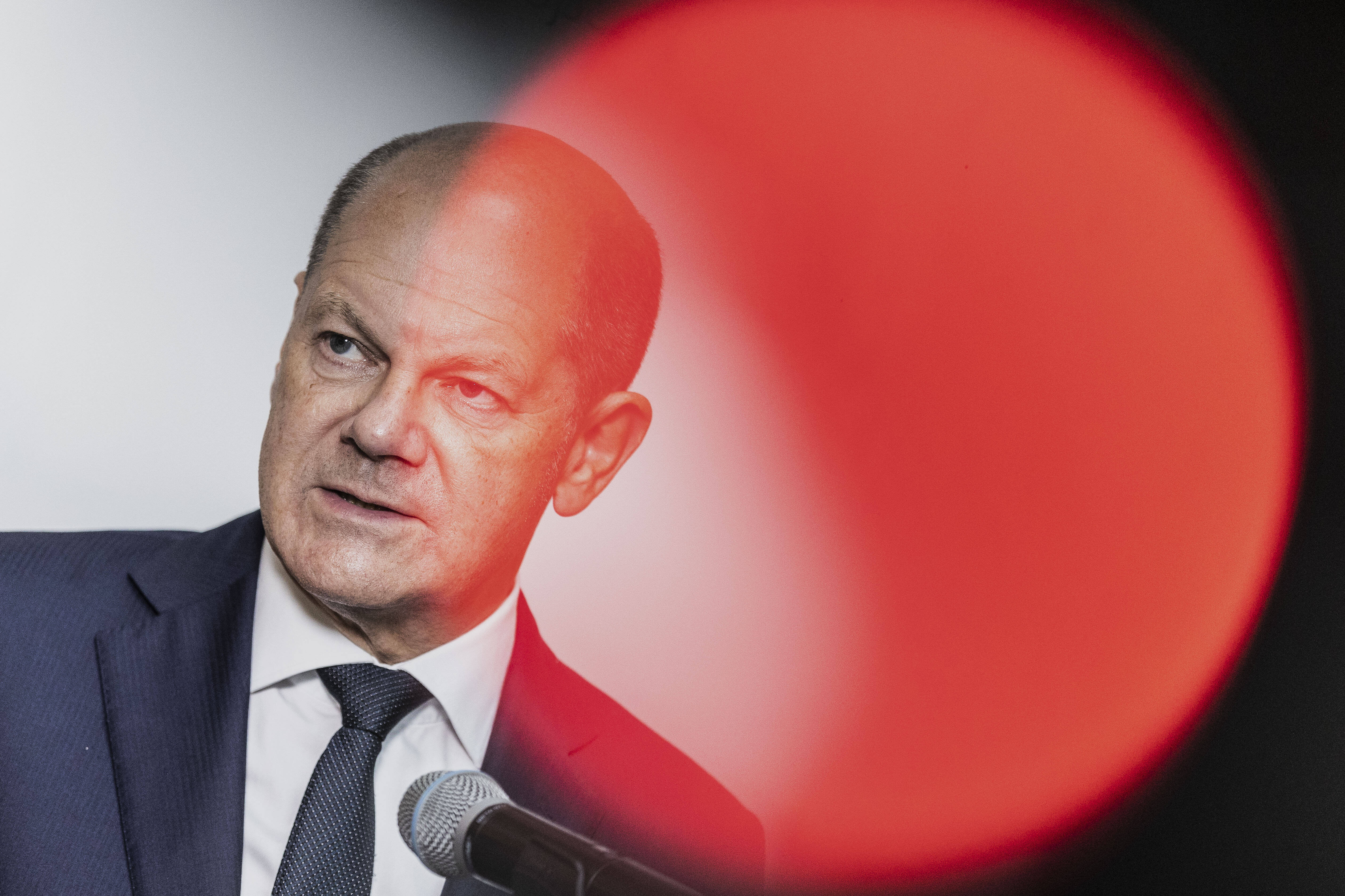 CumEx-Skandal - muss Scholz doch zurücktreten? Putzfrau belastet ihn schwer!