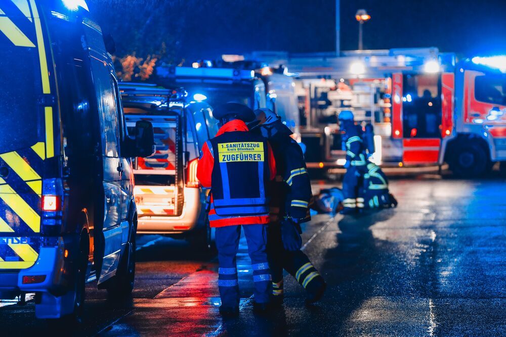 Schweres Bahnunglück in NRW!  2 Personen von Zug überrollt und getötet