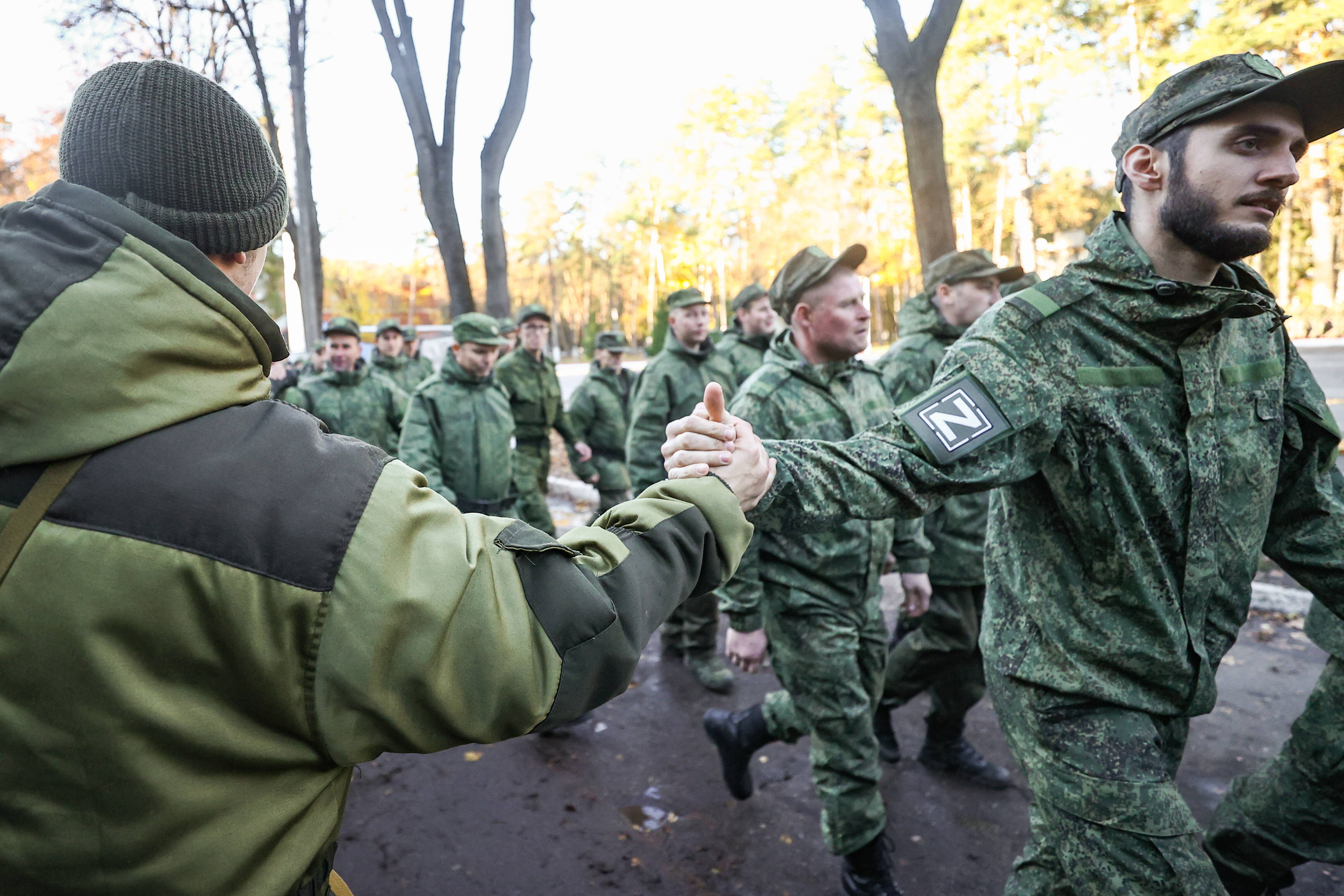 Panik in Russland - Tausende Menschen verlassen das Land aus Angst vor Wladimir Putin!