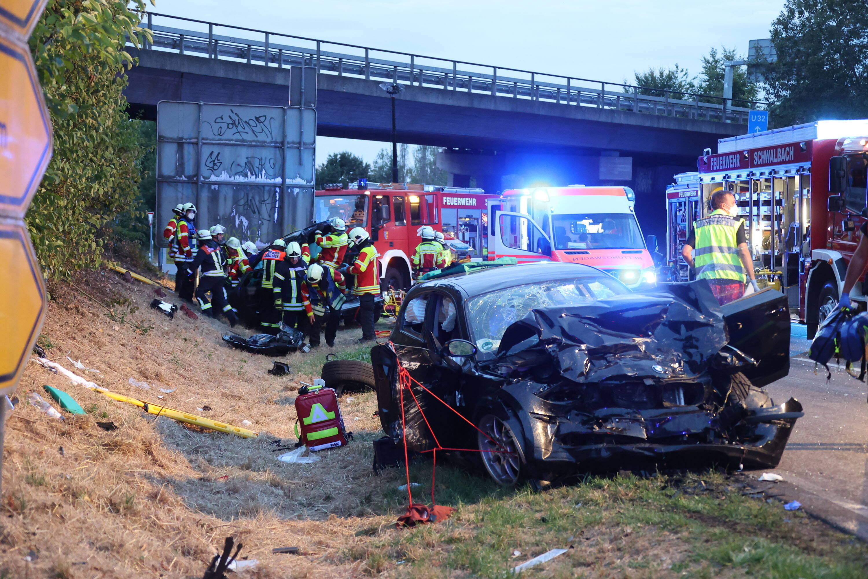 Hochzeits-Autokorso verunglückt! mindestens ein Toter, mehrere Verletzte!