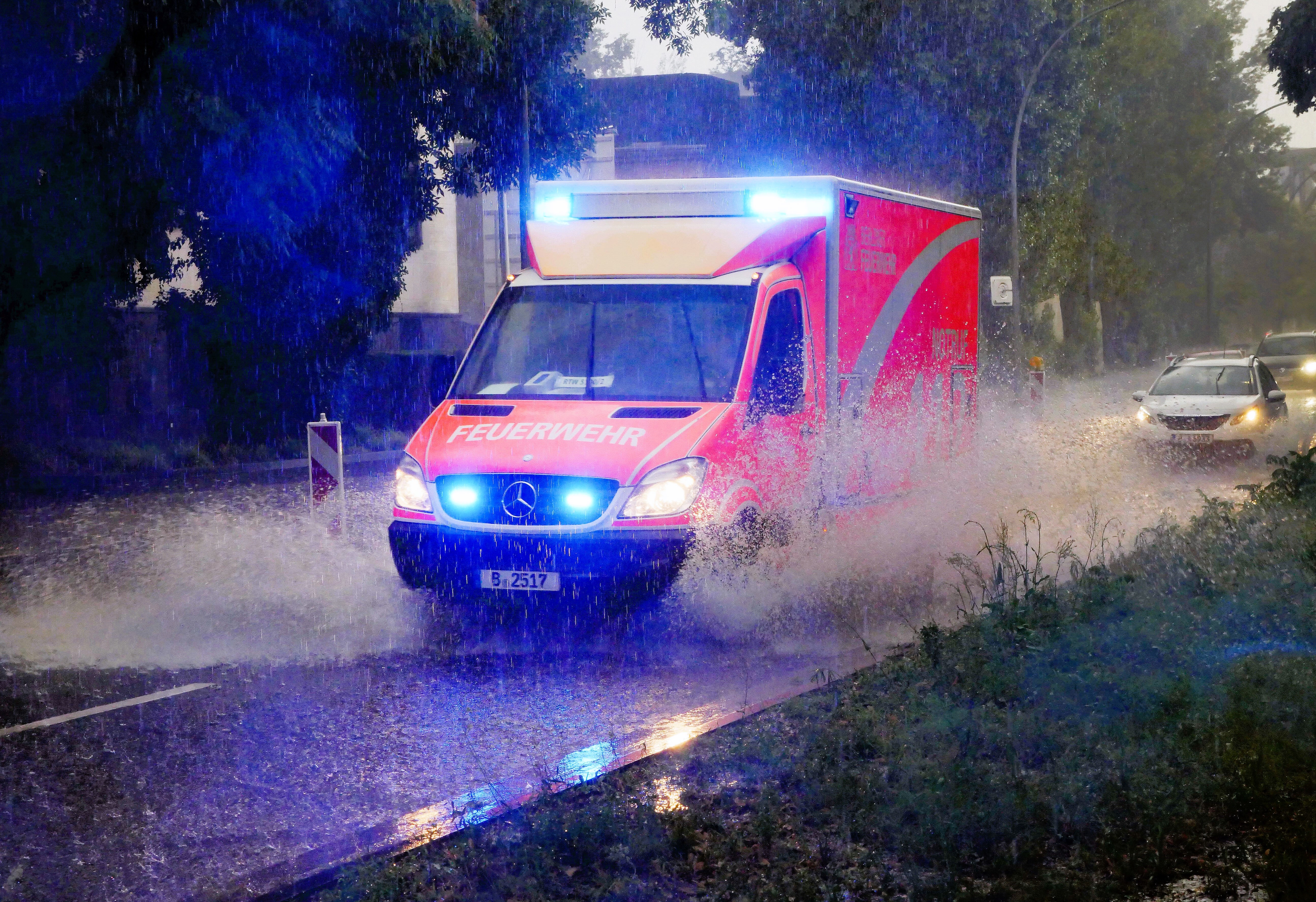 Unwetter-Warnung zum Wochenende! Hier soll es am Wochenende richtig krachen - Starkregen und Gewitter!