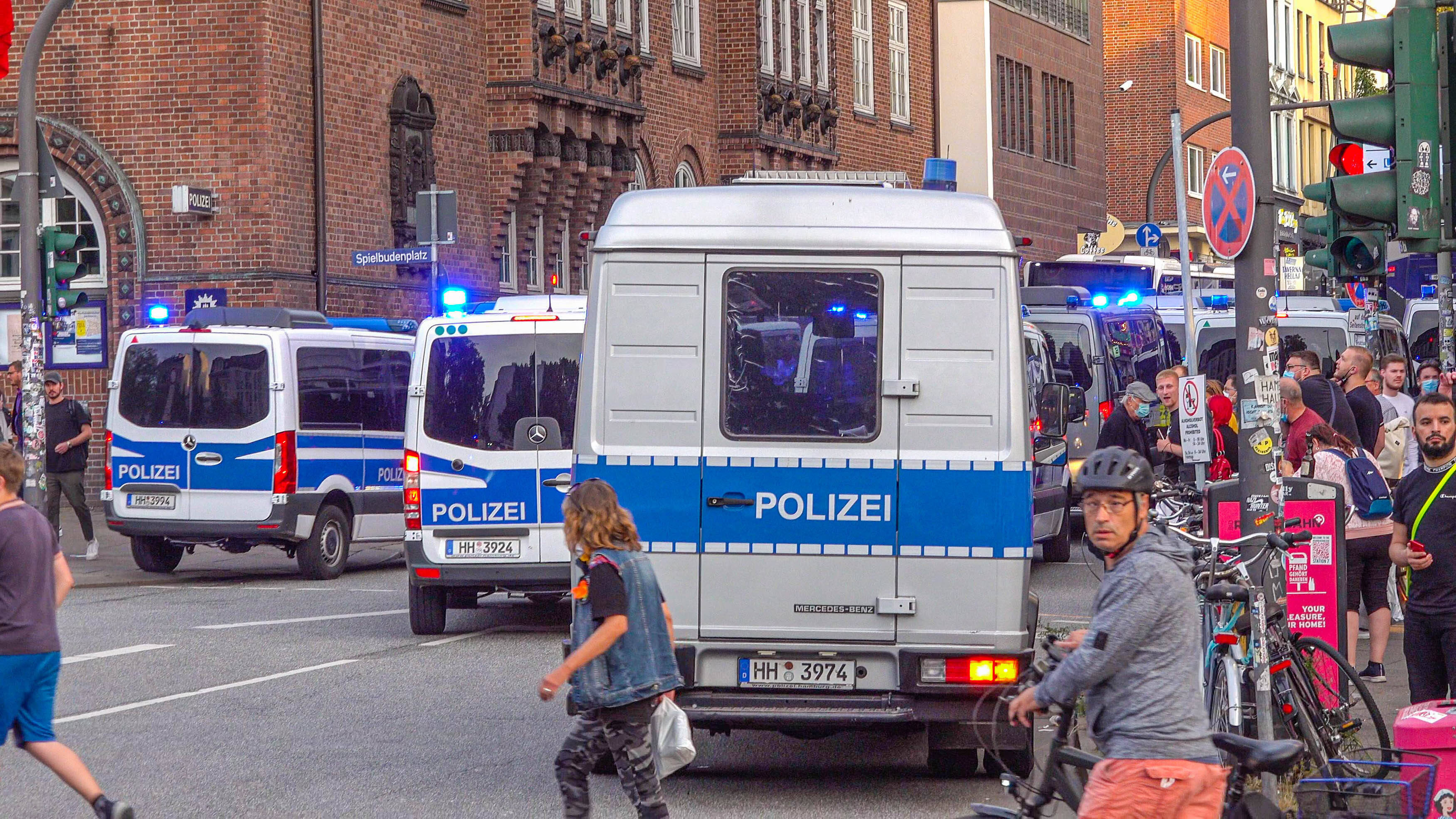 Vater will 14-jährigen Schiedsrichter köpfen! Skandal beim Jugendfussball am Wochenende!