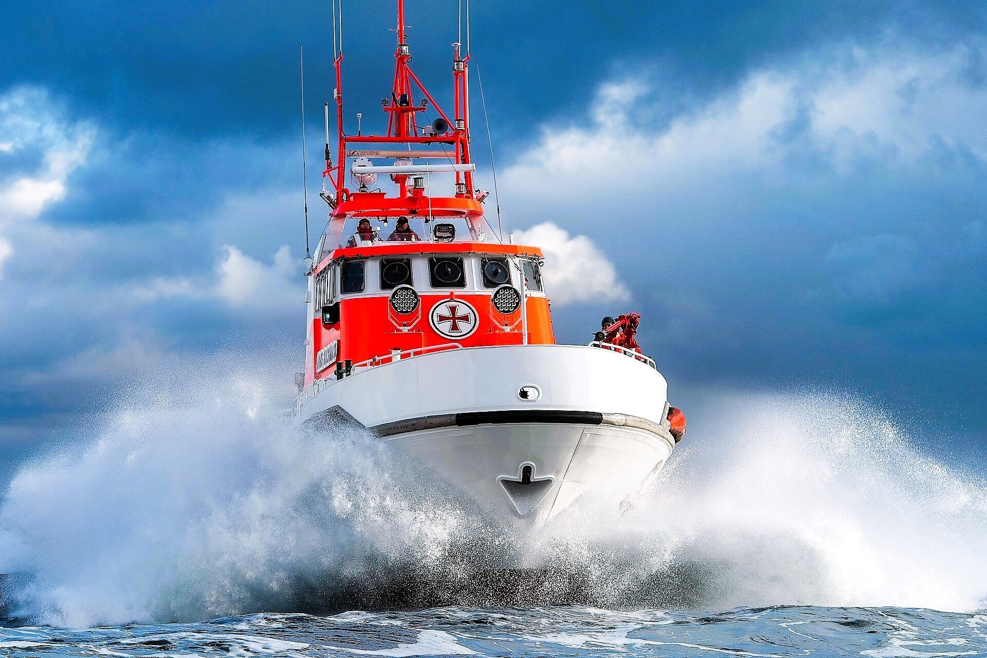 Travemünde: Feuer auf Schweden-Fähre - Seenotretter ausgelaufen - Schiff musste Fahrt abbrechen!