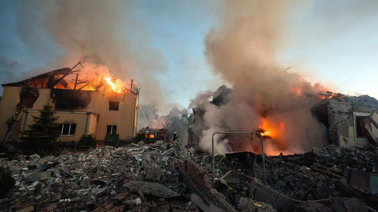 Eilmeldung! Putin bombardiert Erholungsgebiet und verliert über 1.000 Soldaten bei Angriff